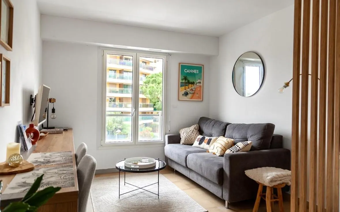Studio Lumineux A 2 Mn A Pied De La Plage Cannes
